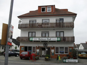 Гостиница Gasthof und Pension Mainzer Rad  Шветцинген